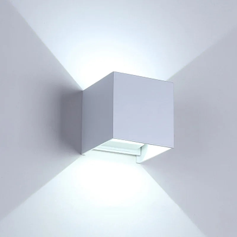 KuutioTyyli™ - Moderni vedenpitävä LED-seinävalaisin alumiinista